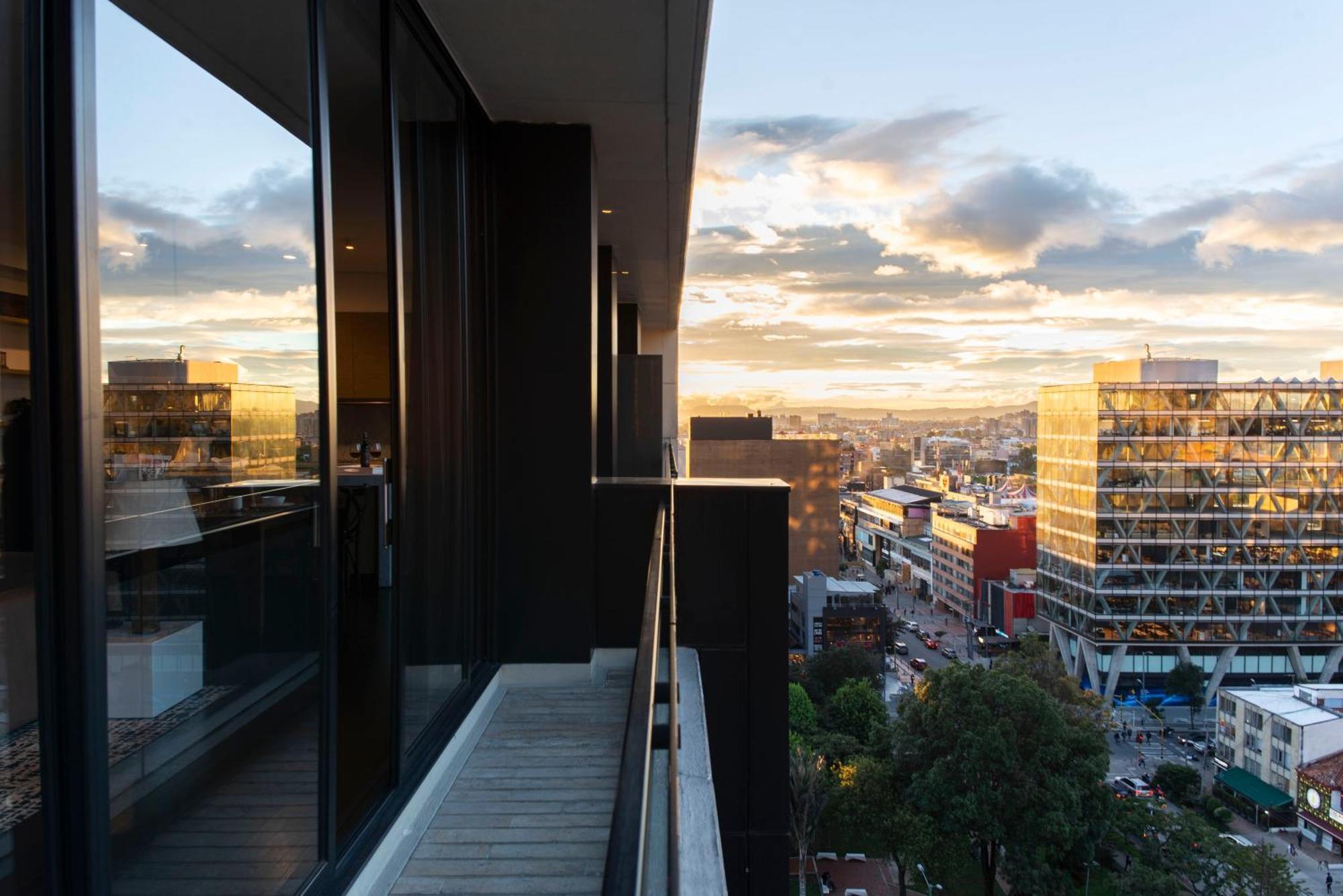 8010 Urban Living- Luxury Home Experience Bogota Exterior photo